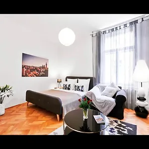  Apartment Old Town Square Jakubska 744